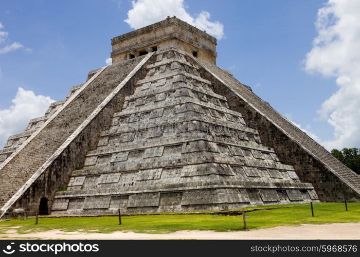 Ancient Mayan pyramid, Kukulcan Temple at Chichen Itza, Yucatan, Mexico