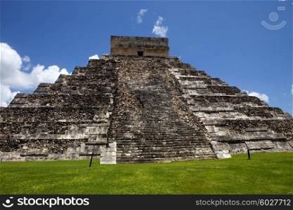 Ancient Mayan pyramid, Kukulcan Temple at Chichen Itza, Yucatan, Mexico