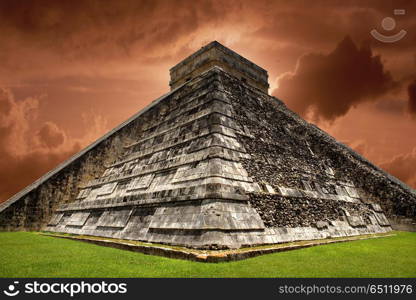 Ancient Mayan pyramid, Kukulcan Temple at Chichen Itza, Yucatan, Mexico. Chichen Itza