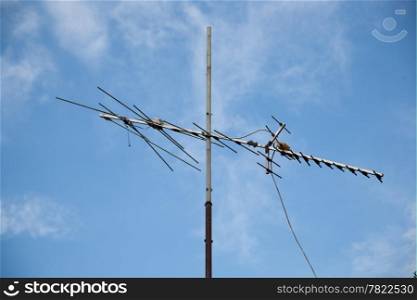 Antenna for the TV. A single pole. Back into the sky.&#xA;