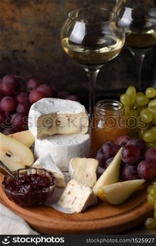 Antipasti. Cheese camembert with grapes, sliced pears and confiture, a great appetizer for wine.