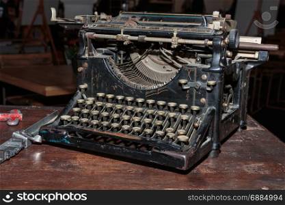 Antique Black Vintage Typewriter: Front View