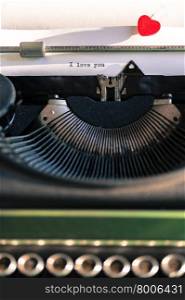 Antique typewriter with the words Happy Valentine&rsquo;s Day