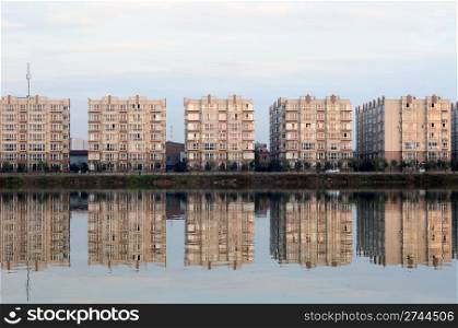 Apartment blocks with mirror by a lake
