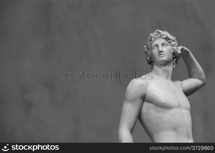 Apollo&rsquo;s idealized body and balanced pose