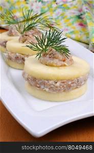 Appetizer of slices of apple and foie herring (forshmak)