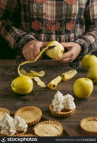 apple pie tart with whipped cream 2