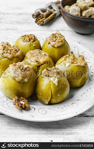 apples stuffed with honey and nuts