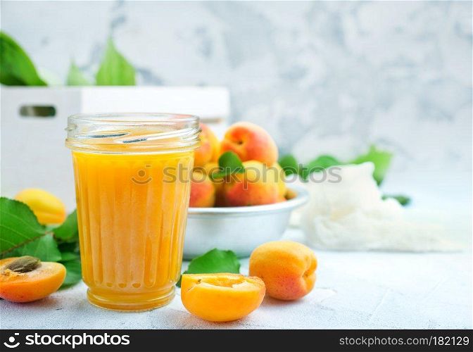 apricot juice in glass and fresh apricots