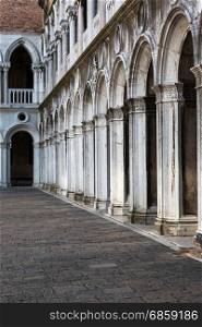 Arcade, Courtyard and Columns - Inside Doge&rsquo;s Palace: Gothic architecture in Venice, Italy