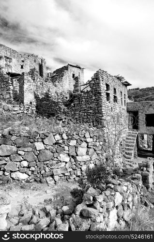 arch village house and cloudy sky in oman the old abandoned