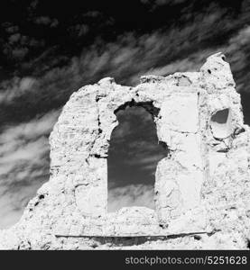 arch village house and cloudy sky in oman the old abandoned