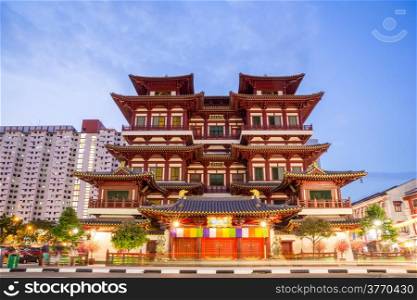 Architecture of Singapore buddha tooth relic temple at dusk