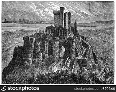 Arques castle ruins with its keep, vintage engraved illustration. Industrial encyclopedia E.-O. Lami - 1875.