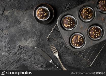 arrangement chocolate cupcakes with copy space