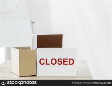 arrangement with box closed sign