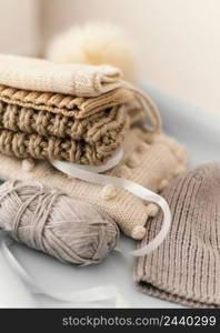 arrangement with knitted clothes