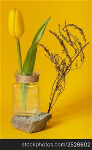 arrangement with tulip vase