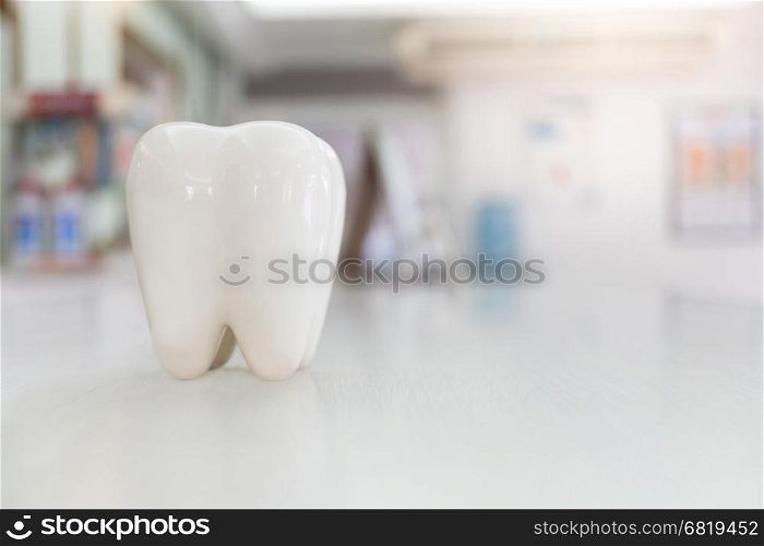 Artificial teeth model on wood table with blur background&#xA;