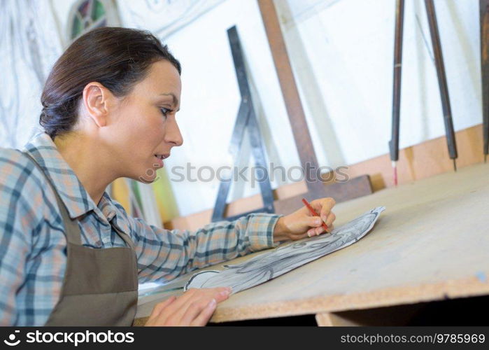 artist making a drawn pattern