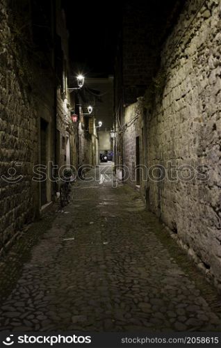 Ascoli Piceno, Marche, Italy: typical alley by night