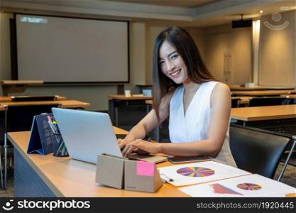 Asian businesswoman in casual suit are thinking and find idea for inspiration in modern office, business and lifestyle, mind set for success business concept