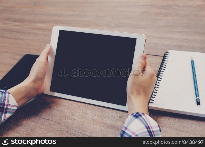 Asian businesswoman in the cafe and using tablet on table.
