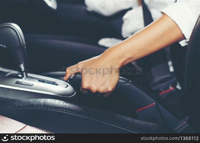 Asian women are the handbrake and Parking Brake car