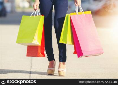 Asian women Beautiful girl is holding shopping bags and smiling