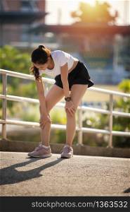 Asian women runners have leg and knee pain.