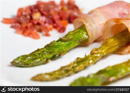 Asparagus with green asparagus grilled bacon