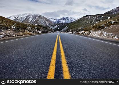 asphalt highway in arthur&rsquo;s pass national park most popular traveling destination in new zealand
