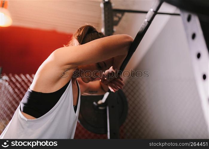 Athletic young woman concentrates before to do some weightlifting exercises