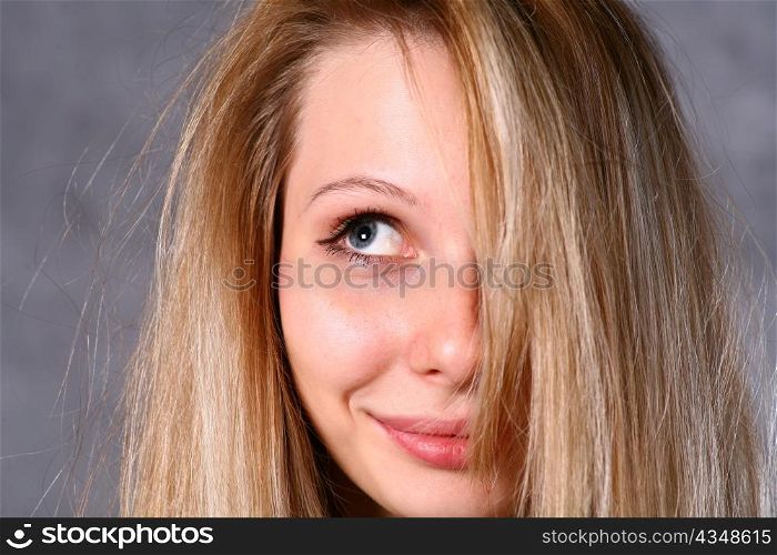 attractive face of the young blonde woman