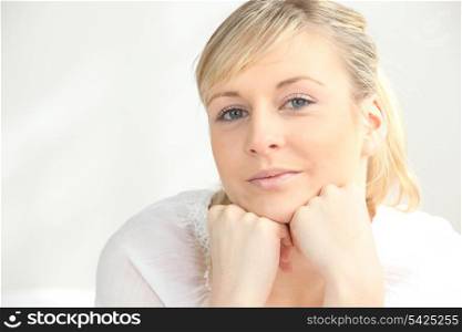 Attractive young woman resting her chin on her hands