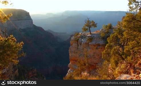Ausblick auf einen Berg am Grand Canyon in Zeitraffer.