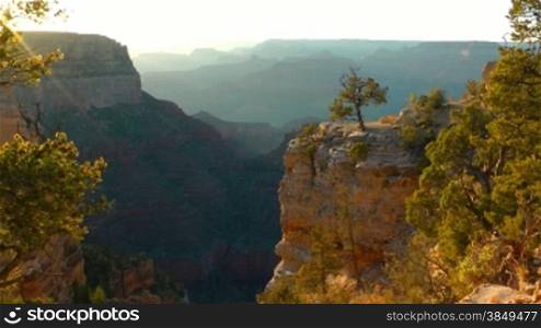 Ausblick auf einen Berg am Grand Canyon in Zeitraffer.