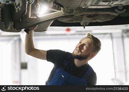auto mechanic looking car s nave