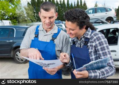 auto mechanic reporting diagnostic to supervisor