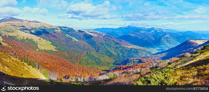 Autumn misty morning mountain panorama (Carpathian Mt&rsquo;s, Ukraine).