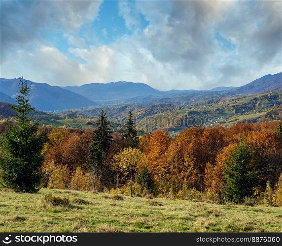 Autumn morning Carpathian Mountains calmπcturesque sce≠, Ukrai≠. Peaceful traveling, seasonal, nature and countryside beauty concept sce≠.