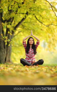 autumn woman portret in park