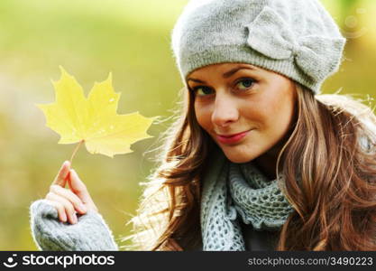 autumn woman portret in park