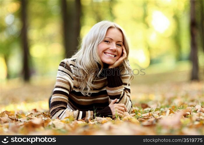 autumn woman portret in park