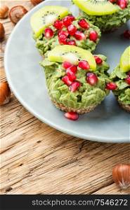 Avocado cupcakes or muffin garnished with kiwi and pomegranate.Cupcakes, close-up.. Cupcakes from avocado and kiwi.