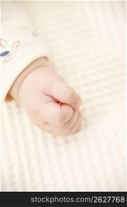 Baby&acute;s hand