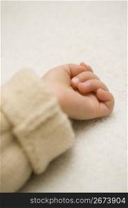 Baby girl&acute;s hand