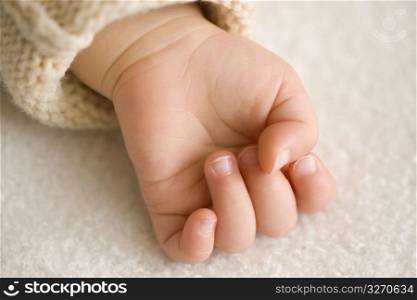 Baby girl&acute;s hand