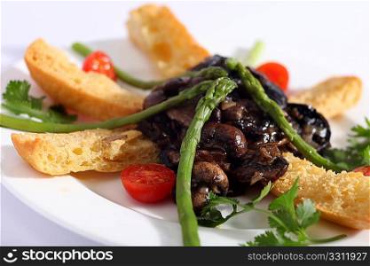 Baked mushrooms on toasted ciabatta strips served with asparagus, cherry tomatoes and garnished with coriander leaves.