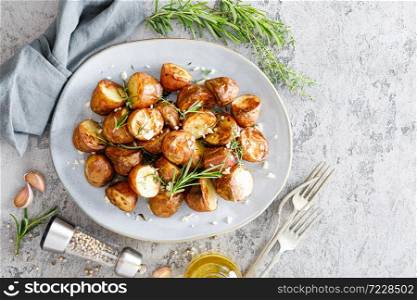 Baked potatoes with rosemary, thyme and garlic